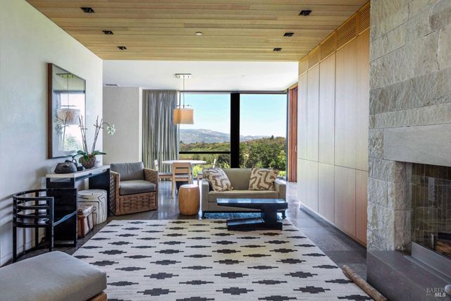 7596 Sonoma Mountain Rd, Glen Ellen, CA 95442