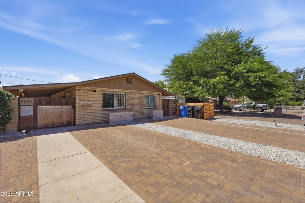 Image 2 of property listing at 4514 N 14TH Place, Phoenix, AZ 85014