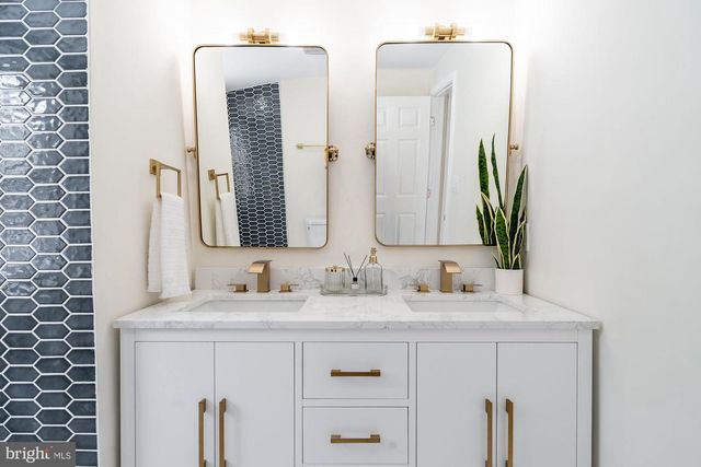 1404 N POWHATAN ST, Arlington, VA 22205