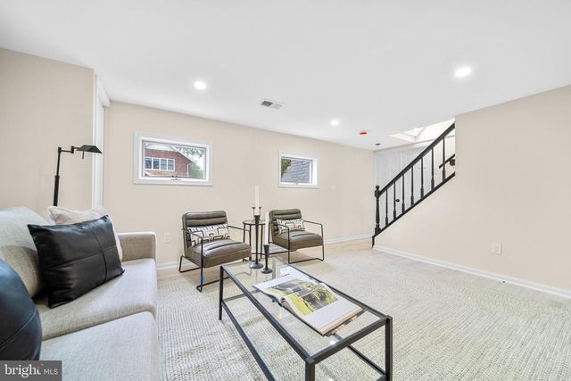 1404 N POWHATAN ST, Arlington, VA 22205