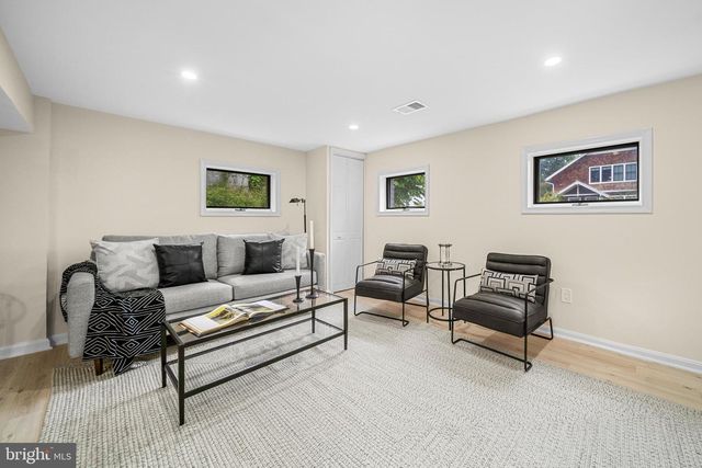 1404 N POWHATAN ST, Arlington, VA 22205