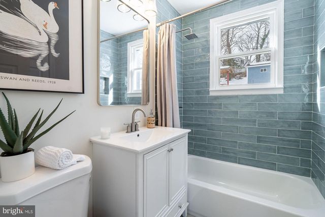 1404 N POWHATAN ST, Arlington, VA 22205