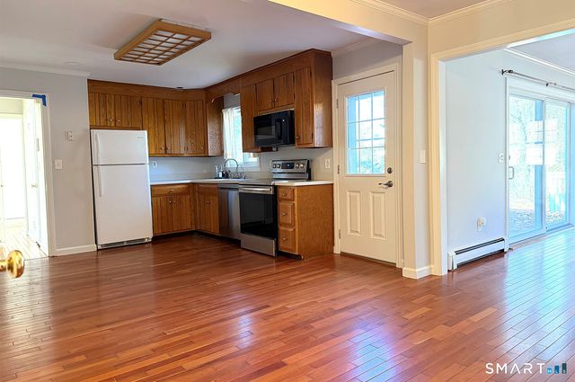 658 Winnepoge Drive, Fairfield, CT 06825