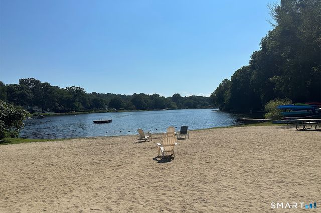 658 Winnepoge Drive, Fairfield, CT 06825