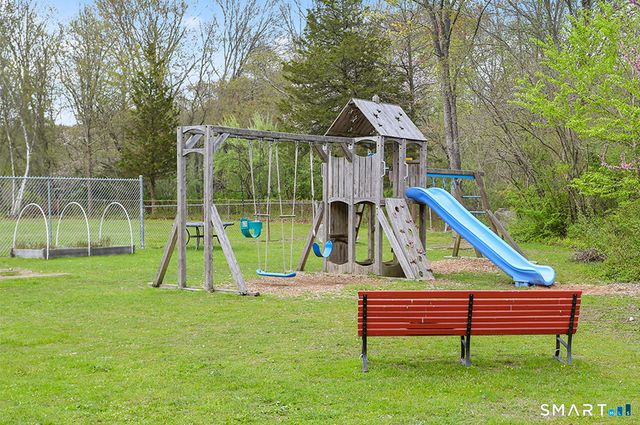 658 Winnepoge Drive, Fairfield, CT 06825