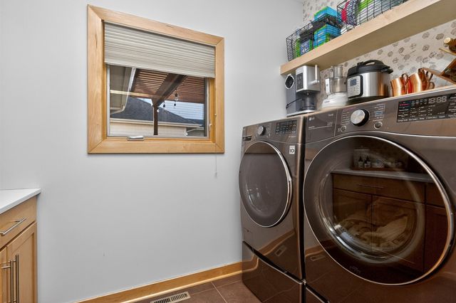 904 NW Boulder Point Place, Ankeny, IA 50023