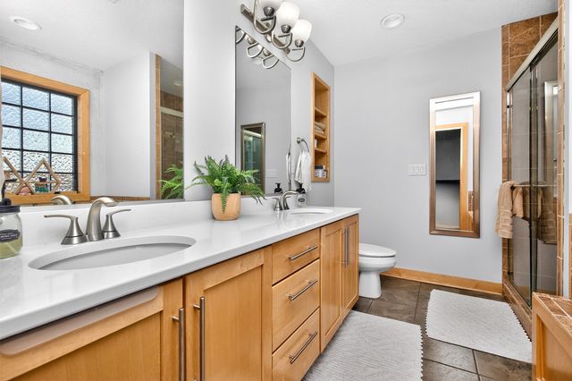 904 NW Boulder Point Place, Ankeny, IA 50023