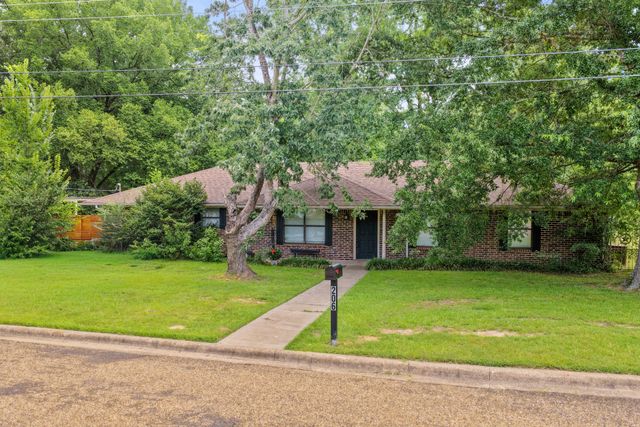 206 Carr Drive, Mt Pleasant, TX 75455