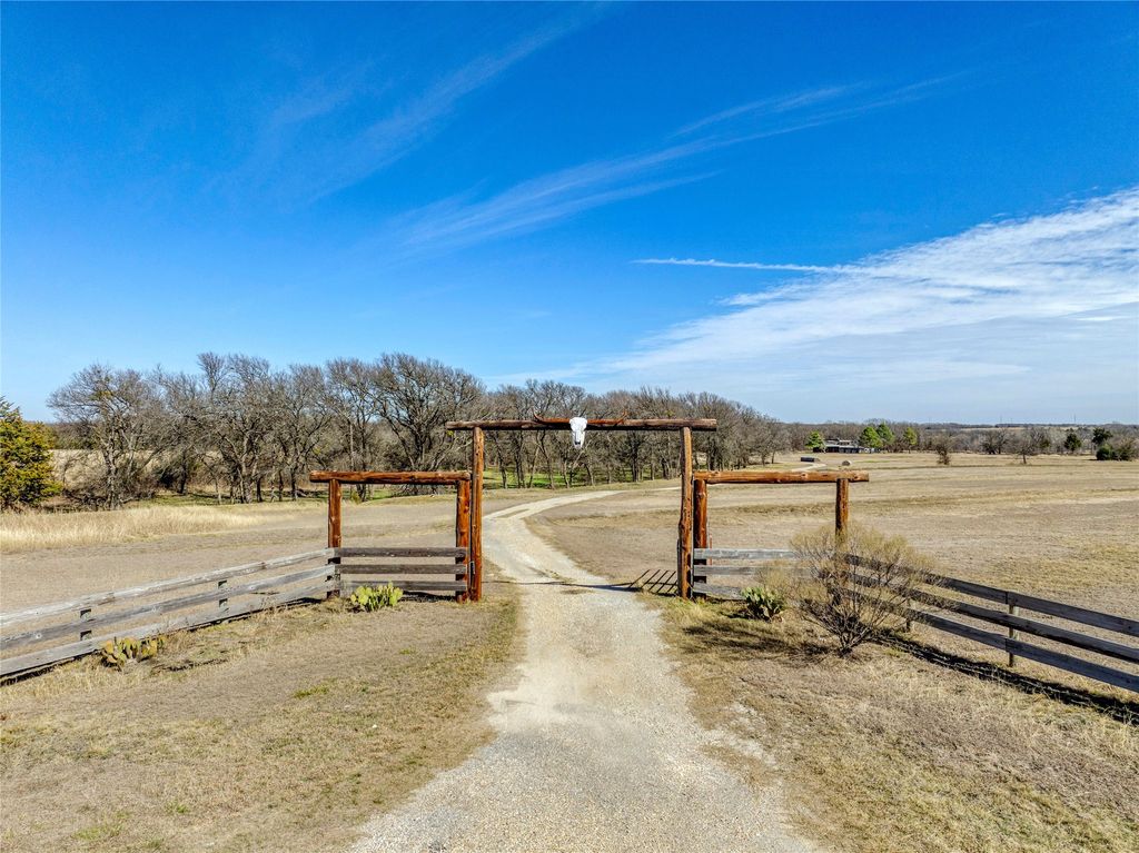3182 Lovers Leap Lane, Gunter, TX 75058