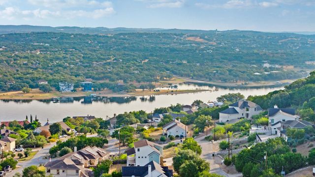 408 Rogart DR, Spicewood, TX 78669