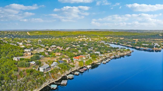 408 Rogart DR, Spicewood, TX 78669