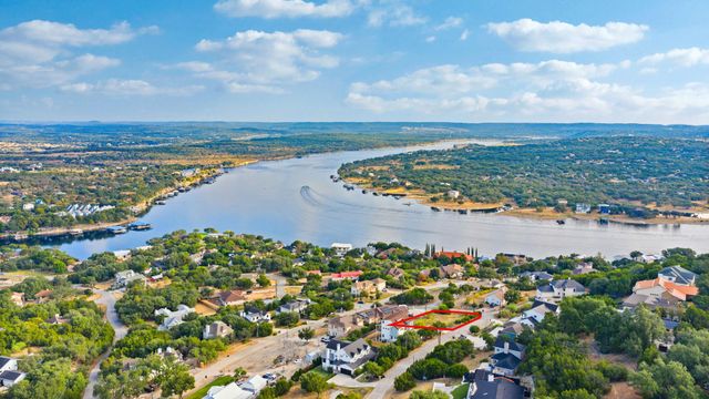 408 Rogart DR, Spicewood, TX 78669