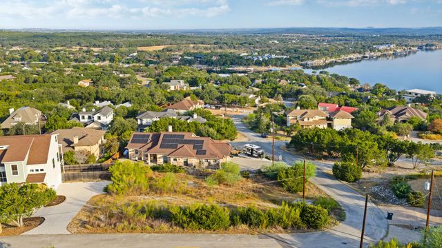 408 Rogart DR, Spicewood, TX 78669