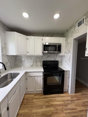 821 S SOLANDRA DRIVE, Orlando, FL 32807