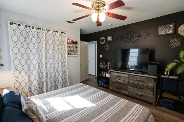 516 Renfro Street, Burleson, TX 76028