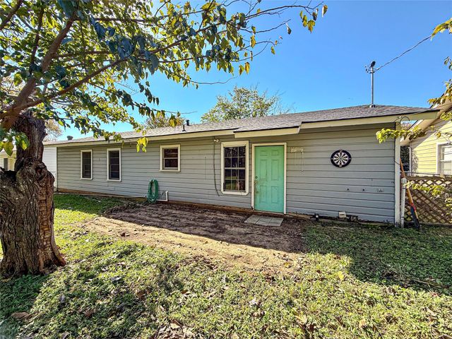 516 Renfro Street, Burleson, TX 76028