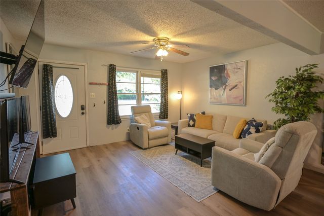 516 Renfro Street, Burleson, TX 76028