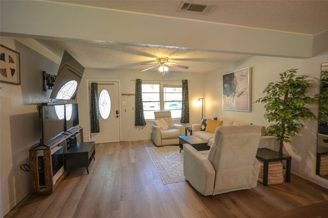 516 Renfro Street, Burleson, TX 76028