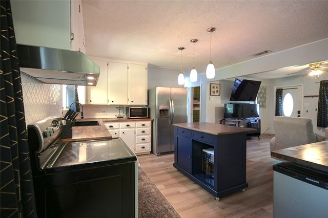 516 Renfro Street, Burleson, TX 76028