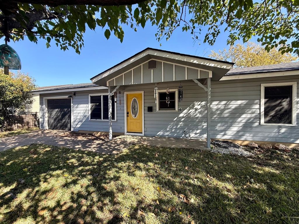 516 Renfro Street, Burleson, TX 76028