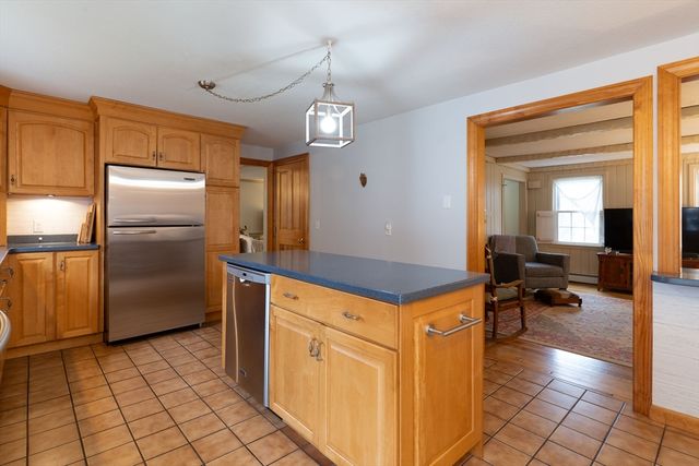 110 Dennison Hill Rd, Southbridge, MA 01550