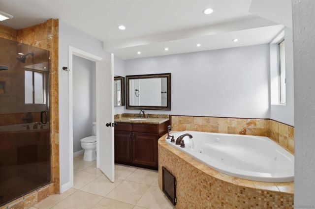 6862 Camino Berdecio, San Diego, CA 92111