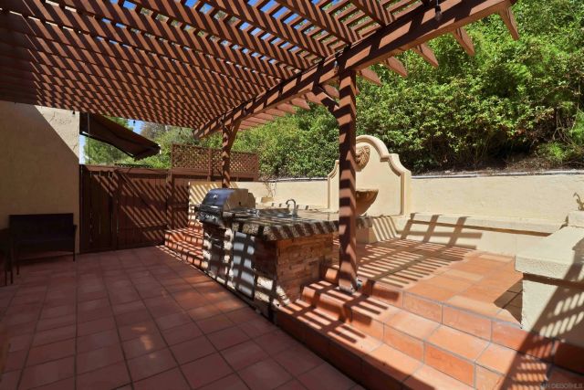 6862 Camino Berdecio, San Diego, CA 92111