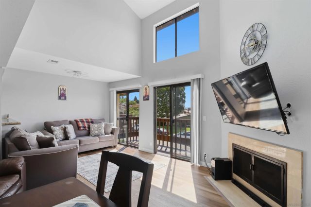 6862 Camino Berdecio, San Diego, CA 92111