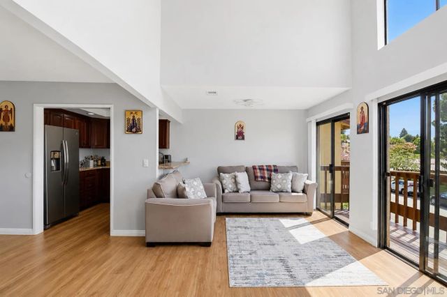 6862 Camino Berdecio, San Diego, CA 92111