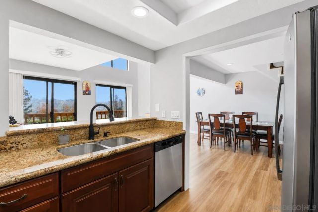 6862 Camino Berdecio, San Diego, CA 92111