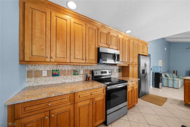 324 Kamal PKWY, Cape Coral, FL 33904