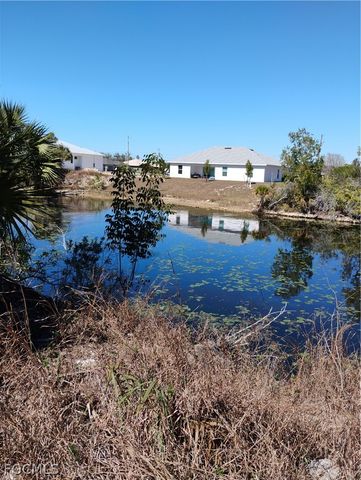 2211 NE 43rd LN, Cape Coral, FL 33909