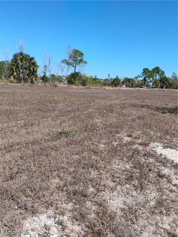 2211 NE 43rd LN, Cape Coral, FL 33909