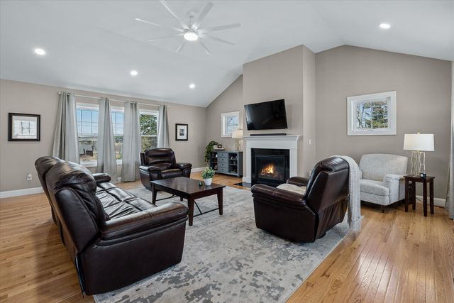 27 Scenic Drive, Manchester, NH 03104