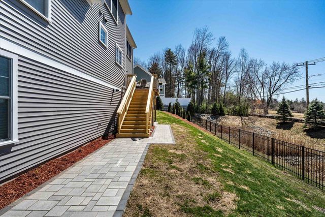 27 Scenic Drive, Manchester, NH 03104