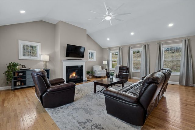 27 Scenic Drive, Manchester, NH 03104