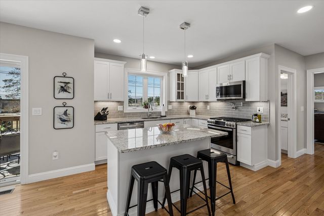 27 Scenic Drive, Manchester, NH 03104