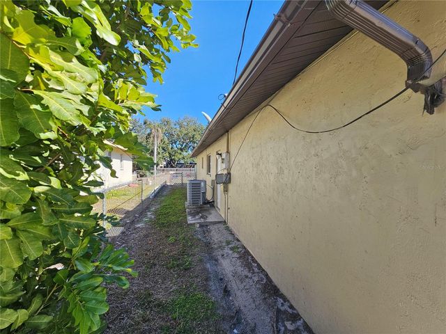 1011 BACON AVENUE, Sarasota, FL 34232