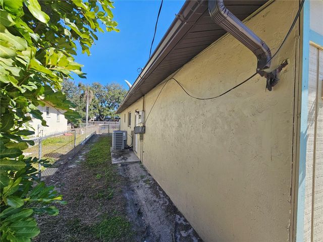 1011 BACON AVENUE, Sarasota, FL 34232