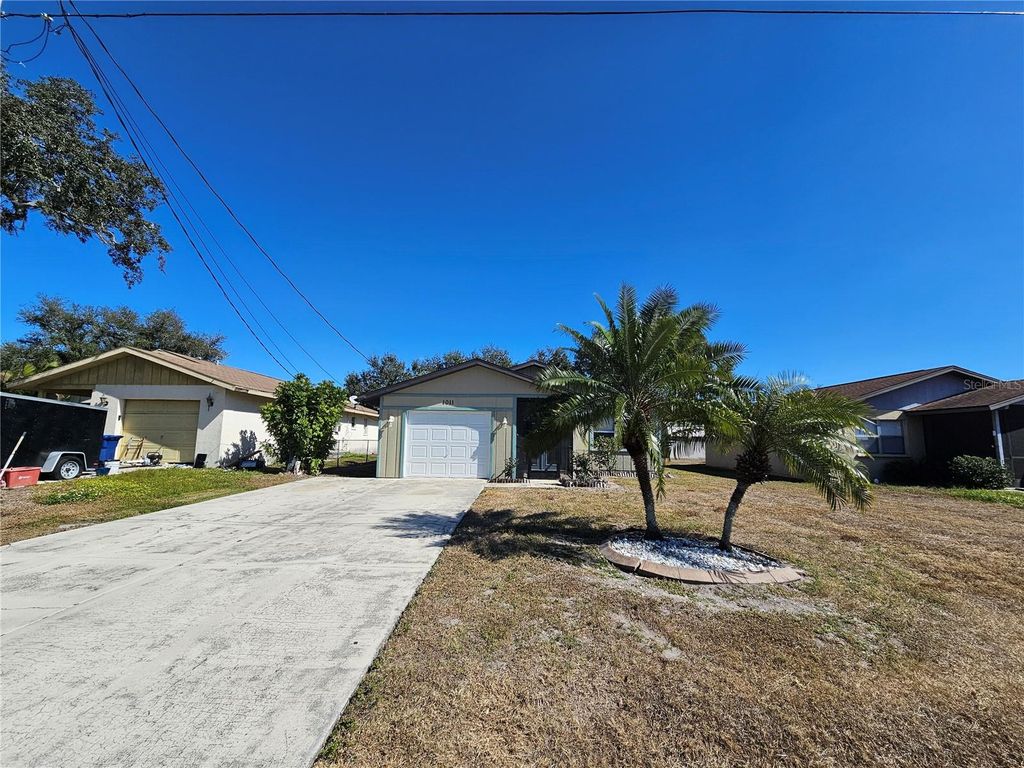 Image 2 of property listing at 1011 BACON AVENUE, Sarasota, FL 34232