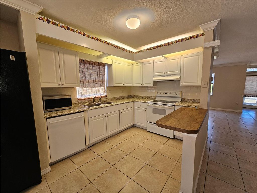 Image 13 of property listing at 1011 BACON AVENUE, Sarasota, FL 34232