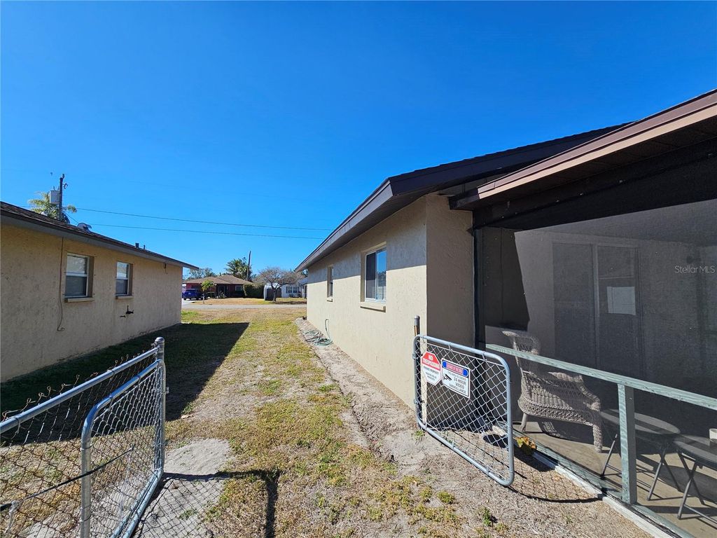 Image 52 of property listing at 1011 BACON AVENUE, Sarasota, FL 34232