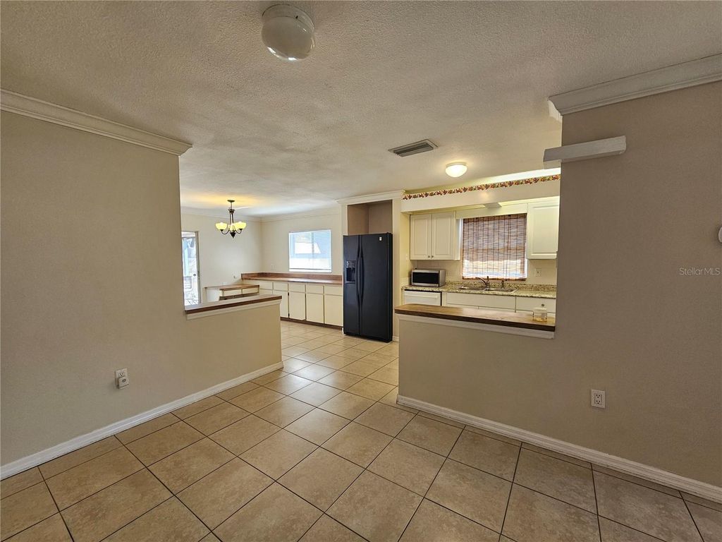 Image 10 of property listing at 1011 BACON AVENUE, Sarasota, FL 34232