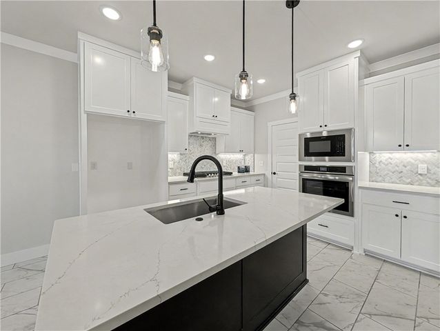 6906 Basswood Avenue, Bentonville, AR 72713