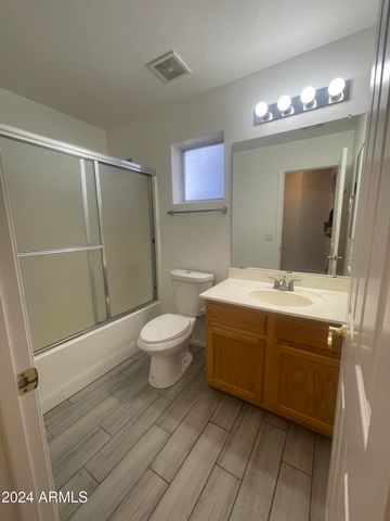 3201 E KERRY Lane, Phoenix, AZ 85050