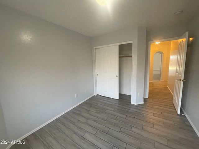 3201 E KERRY Lane, Phoenix, AZ 85050