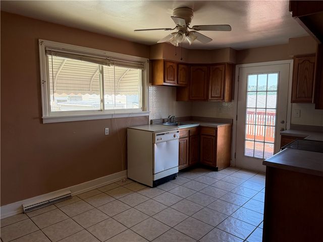 218 Meadow Ave, Charleroi Boro, PA 15022