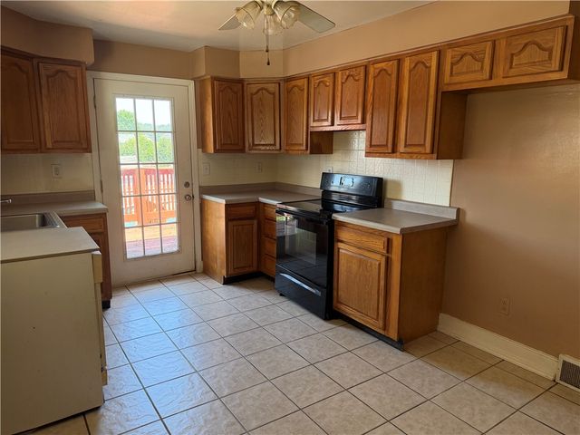 218 Meadow Ave, Charleroi Boro, PA 15022