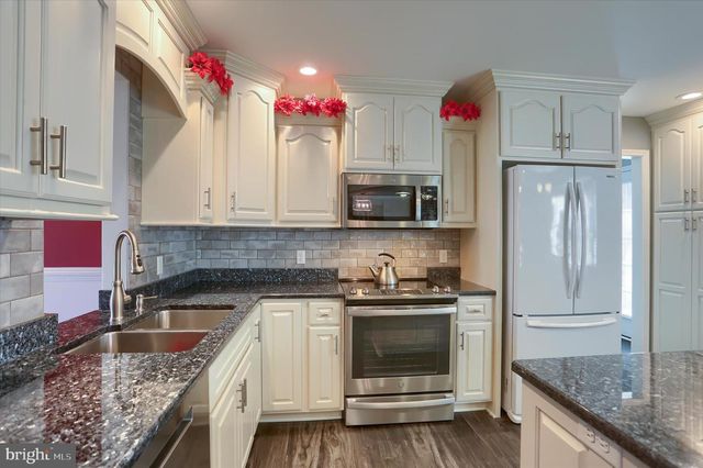 3819 DORSET DR, Mechanicsburg, PA 17050