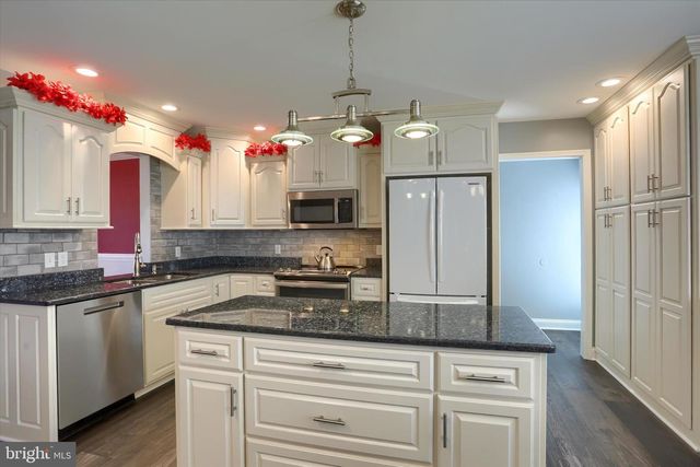 3819 DORSET DR, Mechanicsburg, PA 17050